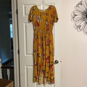 Never worn! High-low, floral, maxi dress with elastic waist / sleeves.